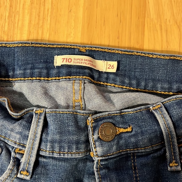 710 Super Skinny Levi’s - Picture 4 of 5